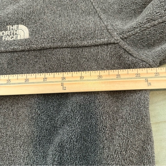 The North Face Men's Gray Fleece Jacket - Picture 6 of 7